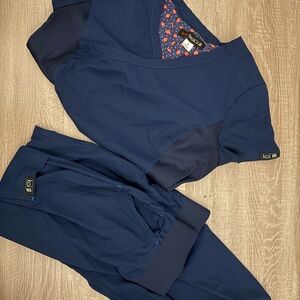 KOI SCRUB SET NAVY
